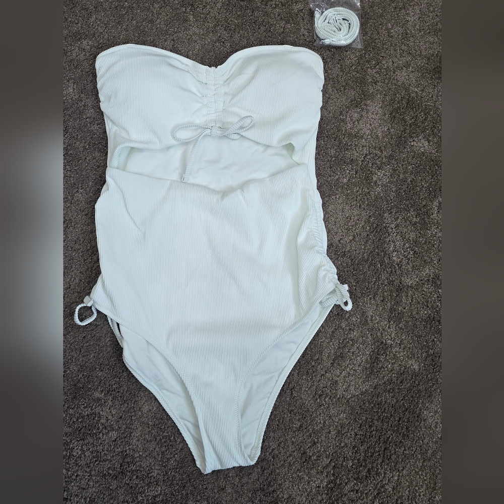 Strapless White One-Piece Swim Suit - Classic Ribbed Design